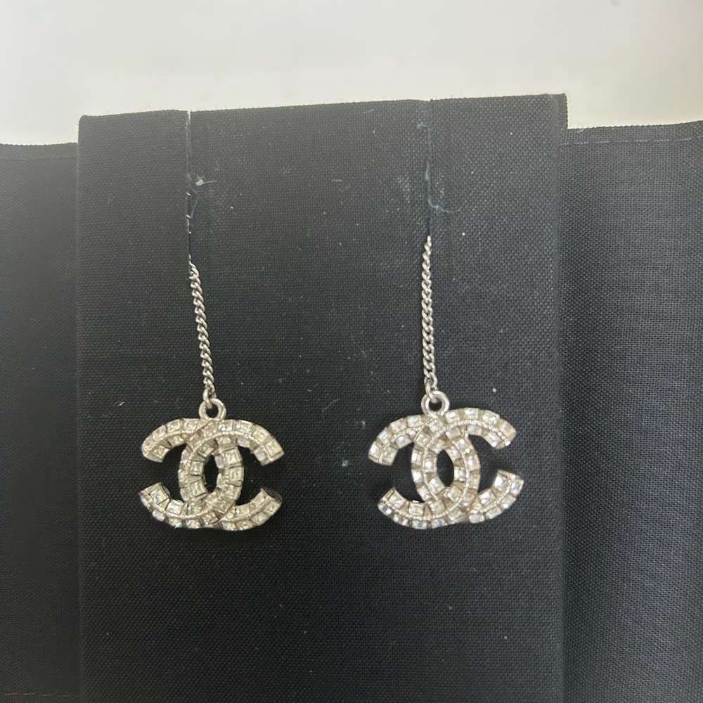 CHANEL CC Crystal drop earrings